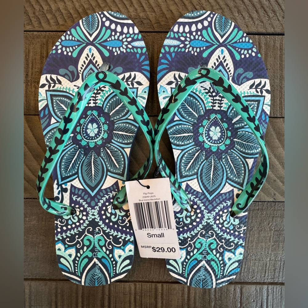 Vera Bradley - Blue Island Medallion Flip Flops Women’s Size Small 5-6 (NWT)